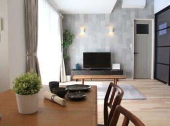 綾川町萱原建売分譲モデルハウスのリビングの様子